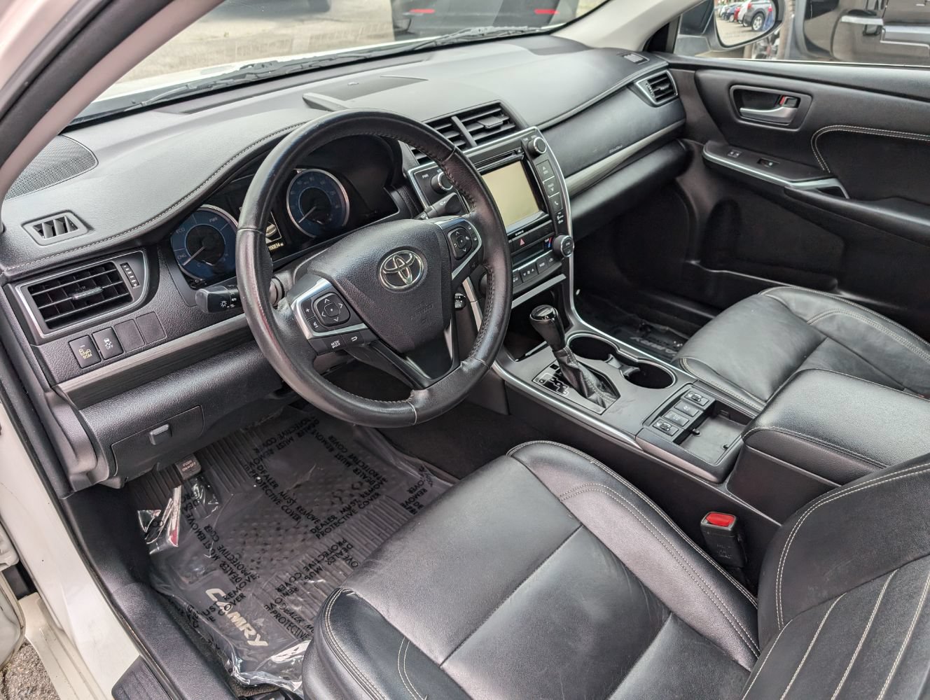 Used 2017 Toyota Camry XLE w/ Moonroof Package FWD image 12