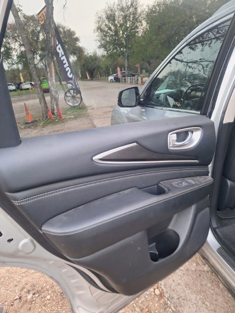 Used 2017 INFINITI QX60 w/ Premium Plus Package image 16