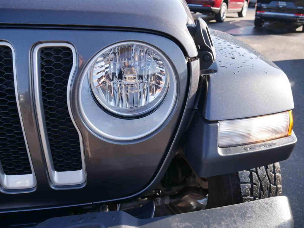 Used 2018 Jeep Wrangler Unlimited Sahara image 25