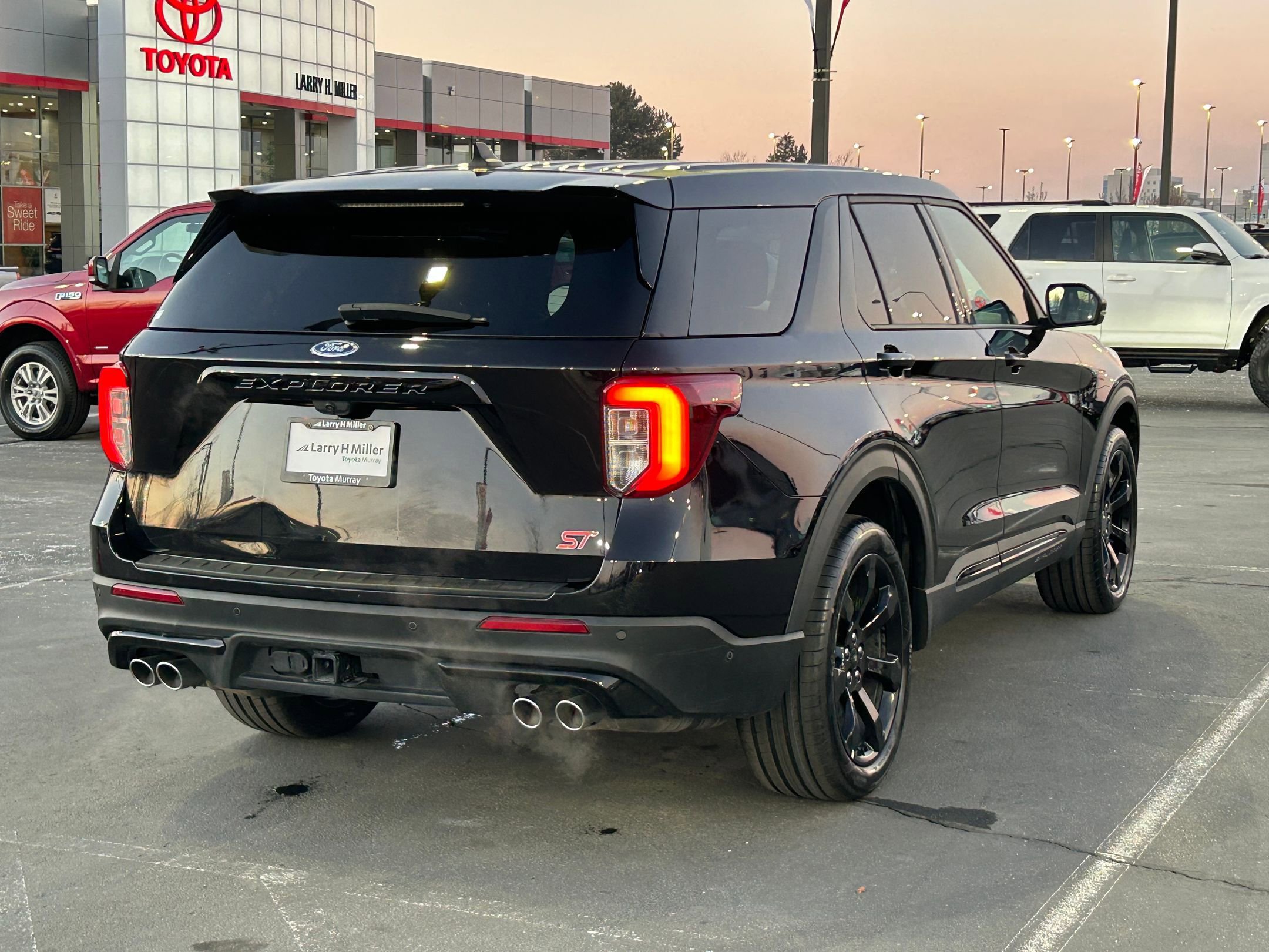 Used 2022 Ford Explorer ST w/ Equipment Group 401A image 5