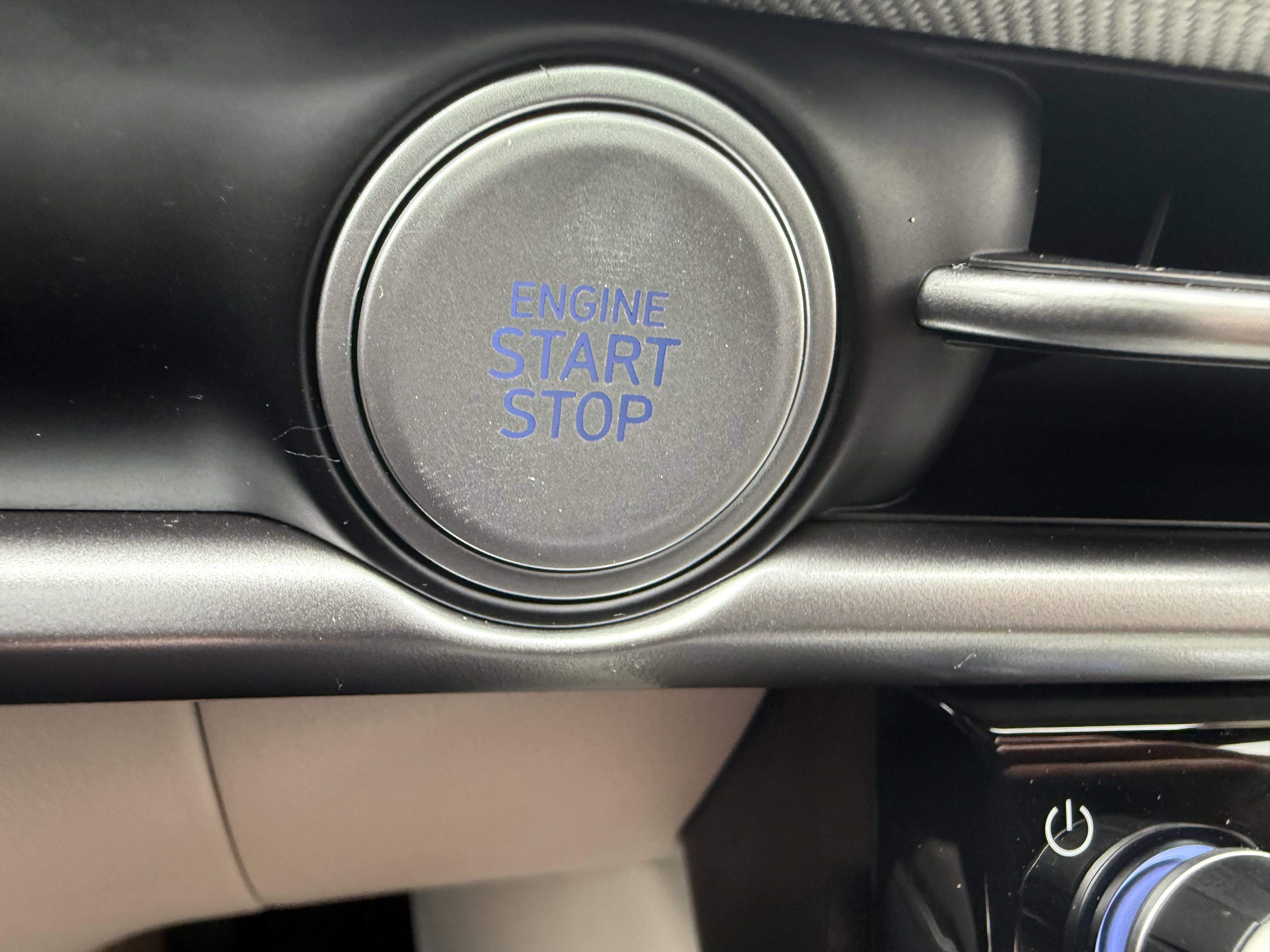 Used 2025 Hyundai Tucson Limited image 32