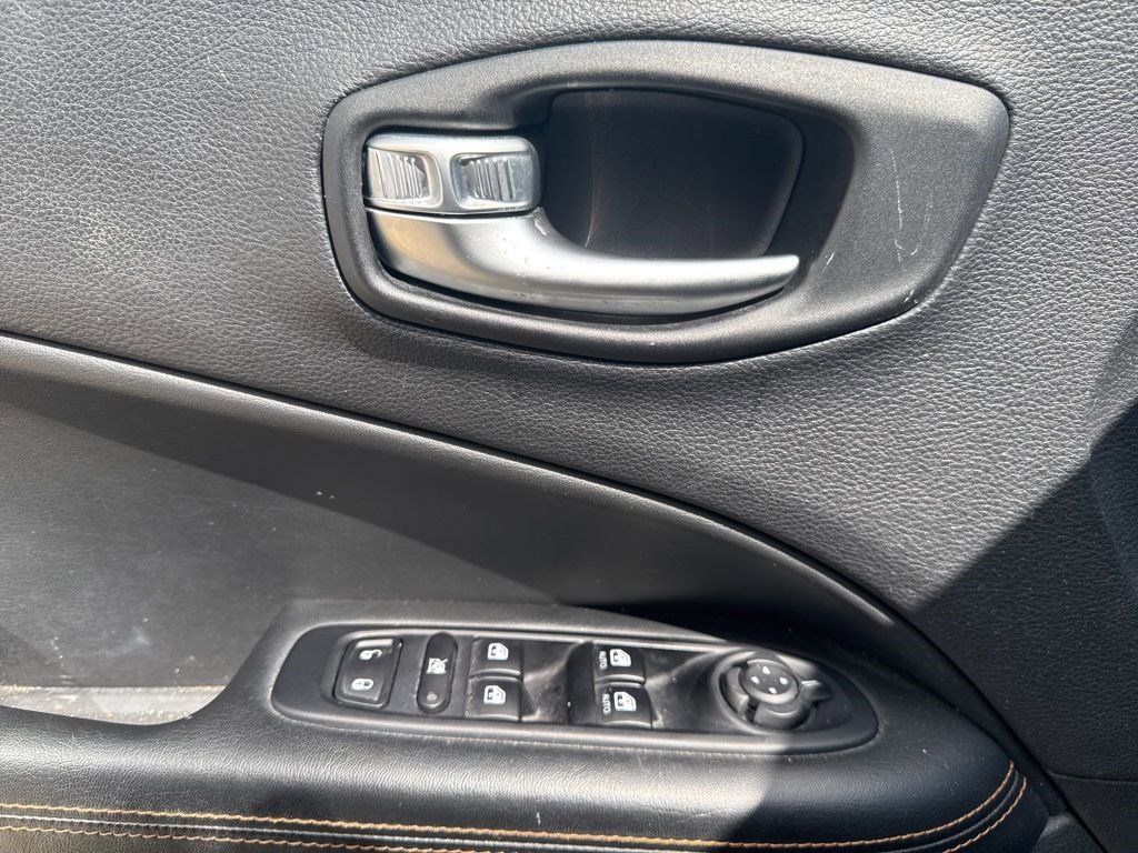 Used 2018 Jeep Compass Limited w/ Navigation Group image 13