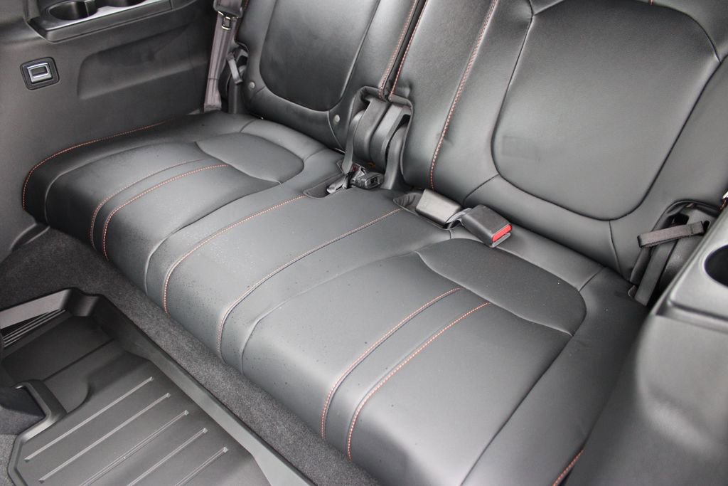 Used 2025 Honda Pilot TrailSport image 24