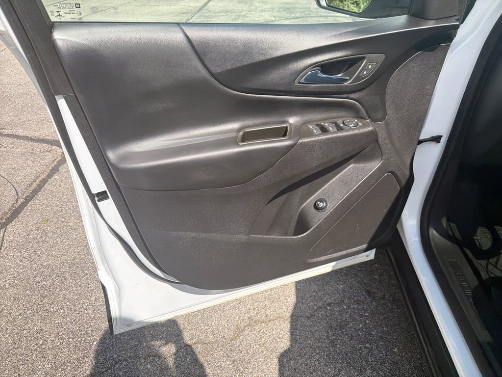 Used 2023 Chevrolet Equinox LT FWD image 11