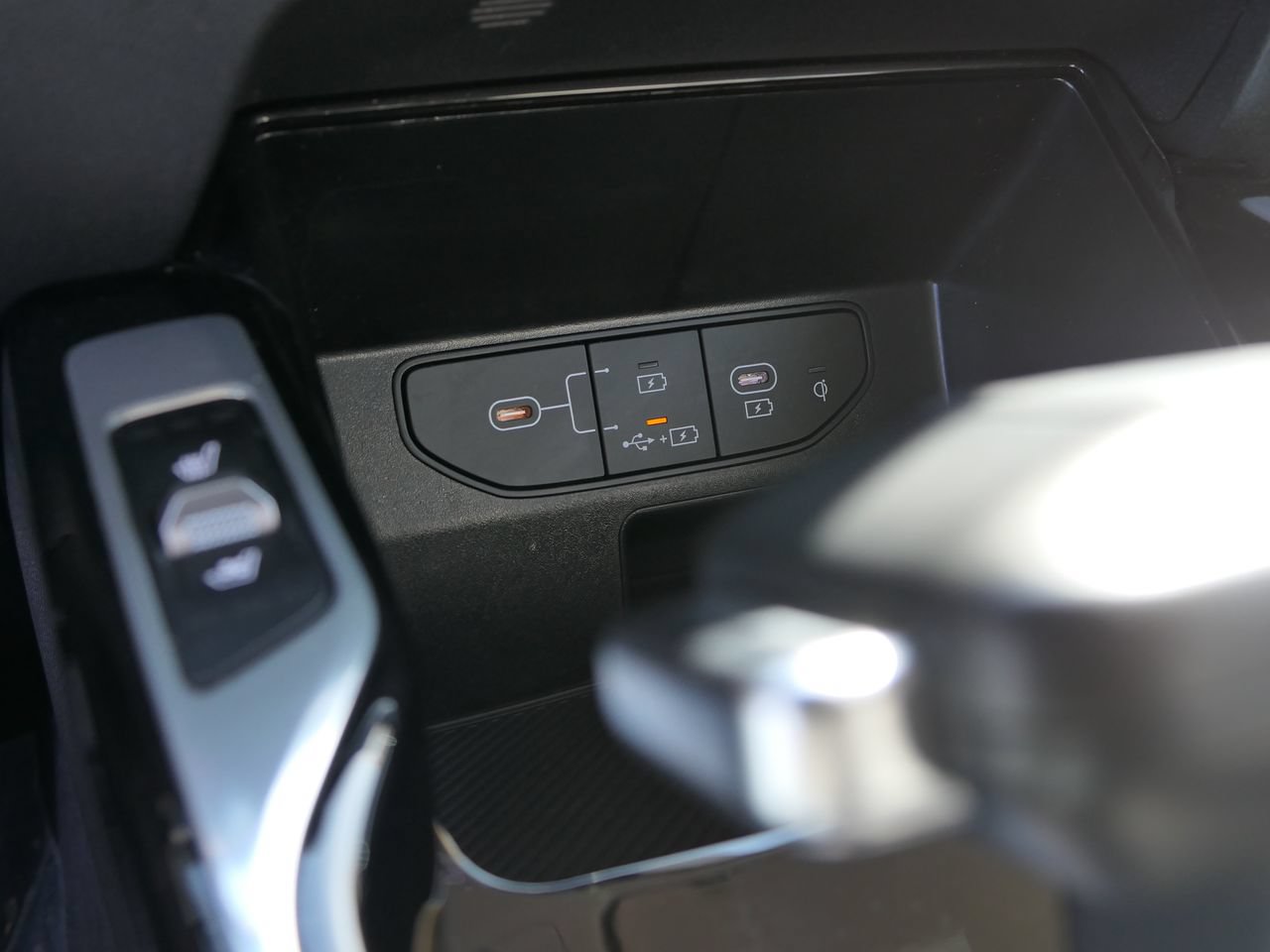 Used 2024 Kia Sorento SX FWD image 17
