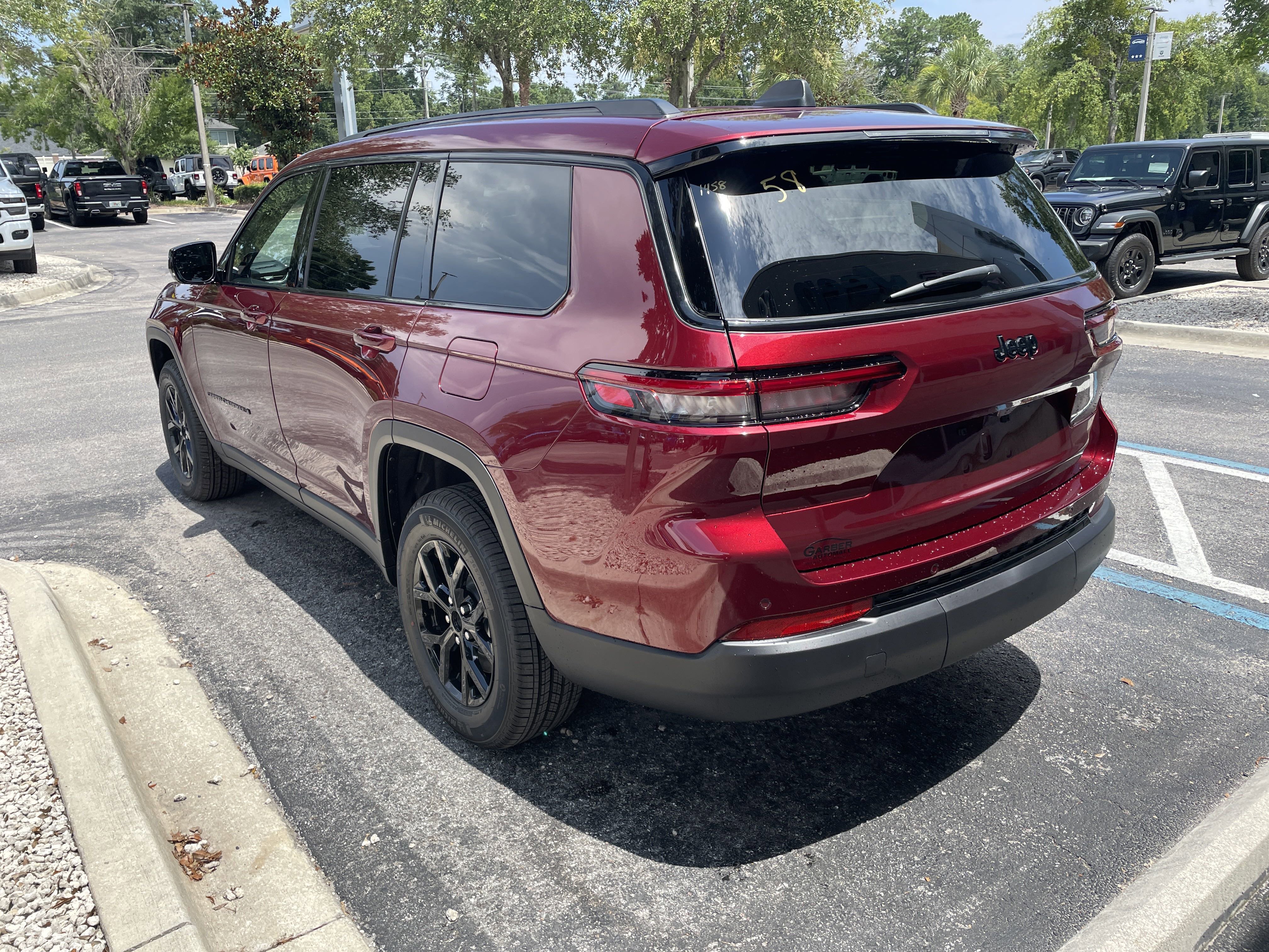 New 2025 Jeep Grand Cherokee L Altitude image 5