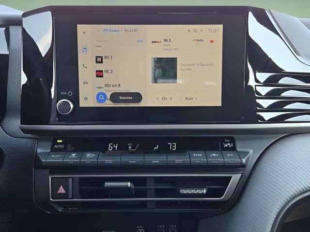 Used 2025 Toyota Camry SE w/ Convenience Package image 29