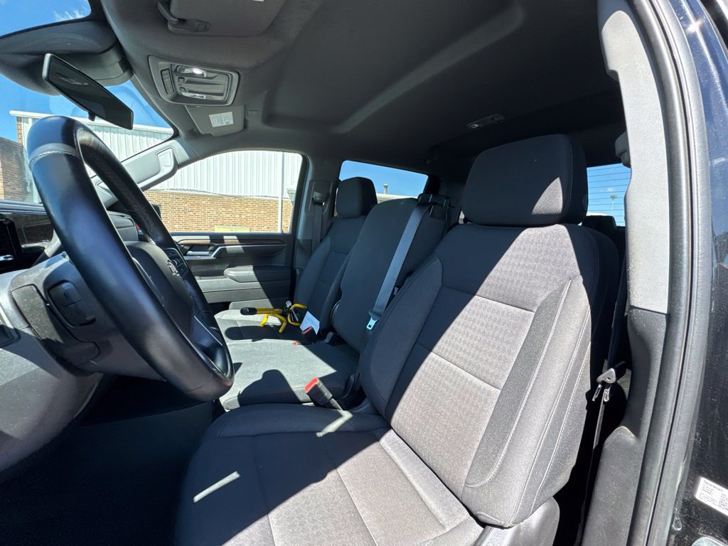 Used 2023 Chevrolet Silverado 1500 LT AWD/4WD image 7