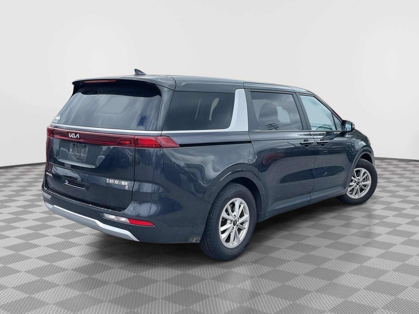 Used 2024 Kia Carnival LX FWD image 4