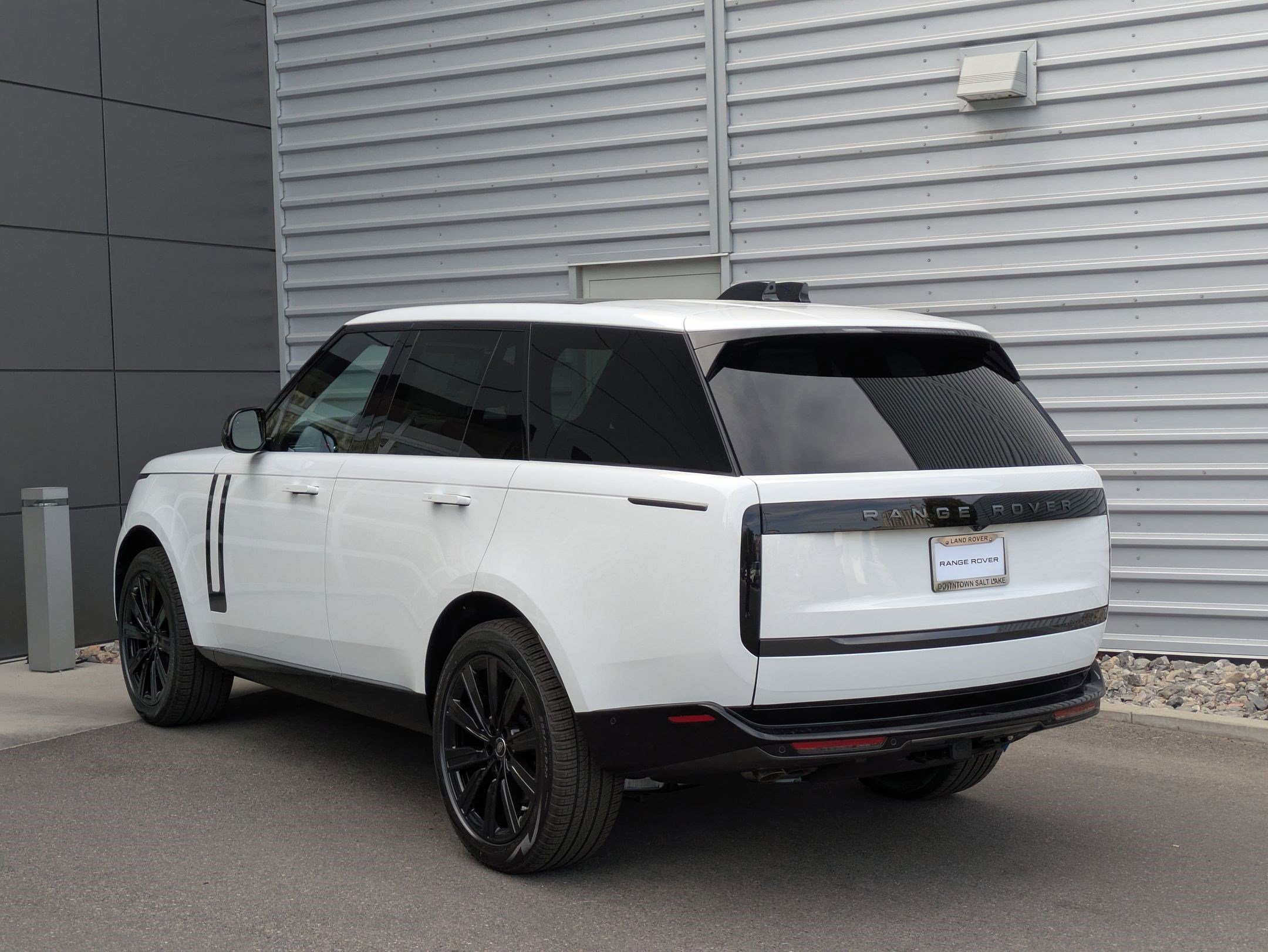 New 2025 Land Rover Range Rover SE image 3