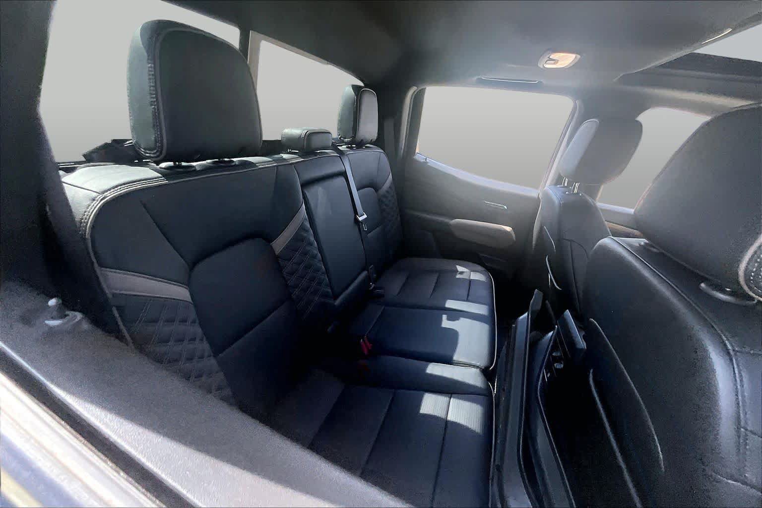 Used 2023 GMC Canyon Denali w/ Denali Black Edition AWD/4WD image 18