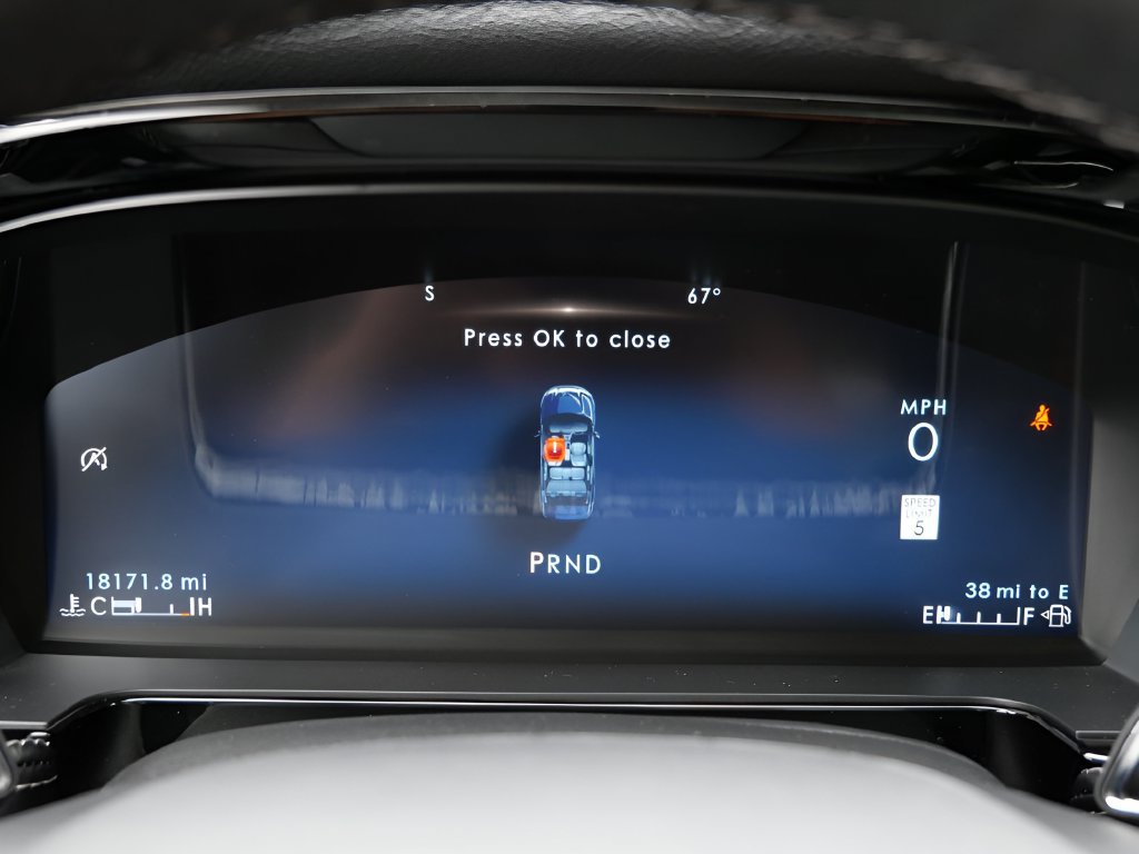Used 2024 Lincoln Corsair AWD w/ Equipment Group 101A image 21