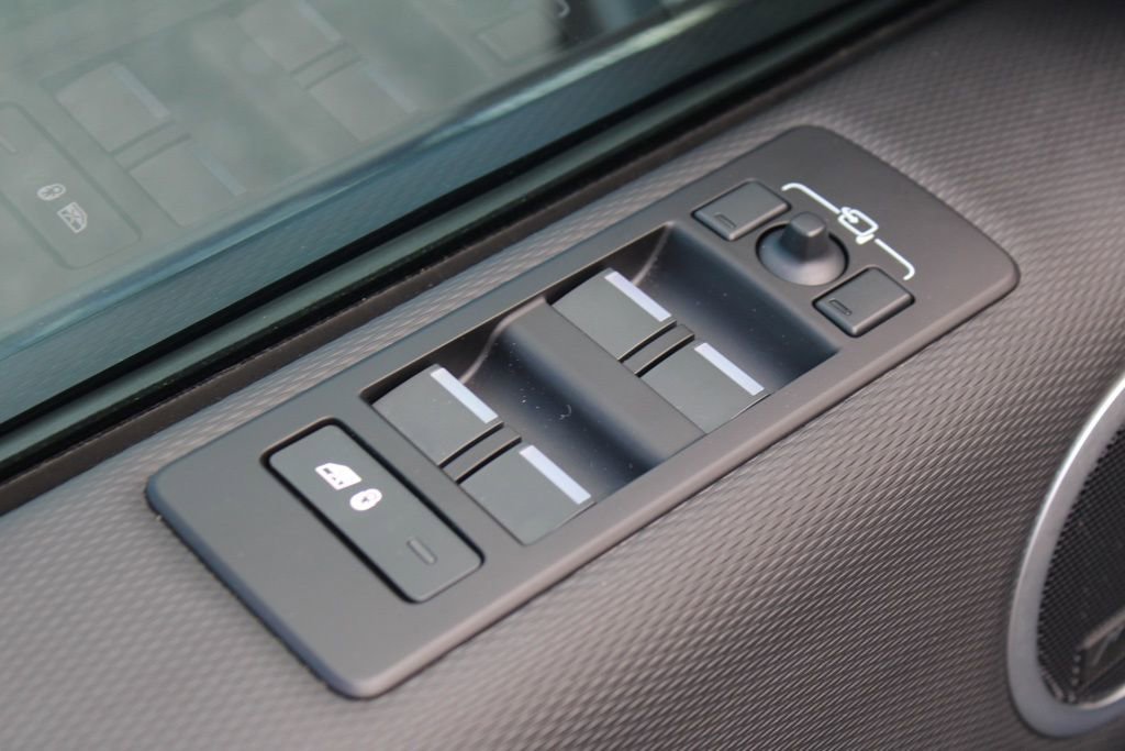 Certified 2025 Land Rover Discovery Dynamic SE image 14