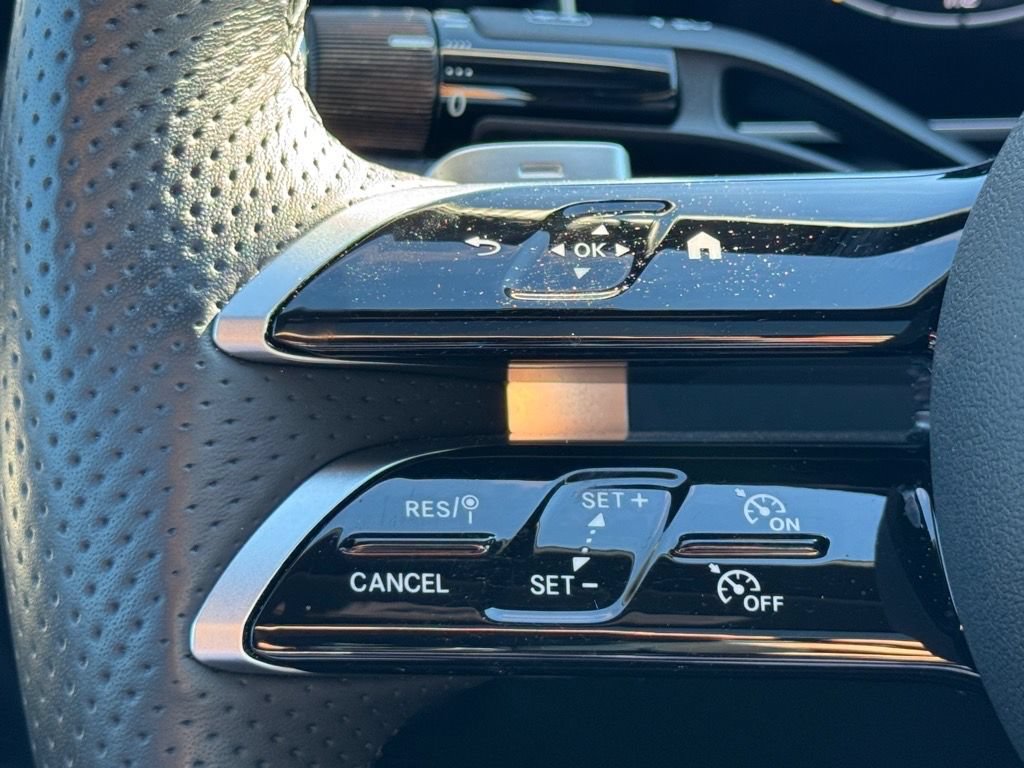 Used 2025 Mercedes-Benz C 300 Sedan image 17