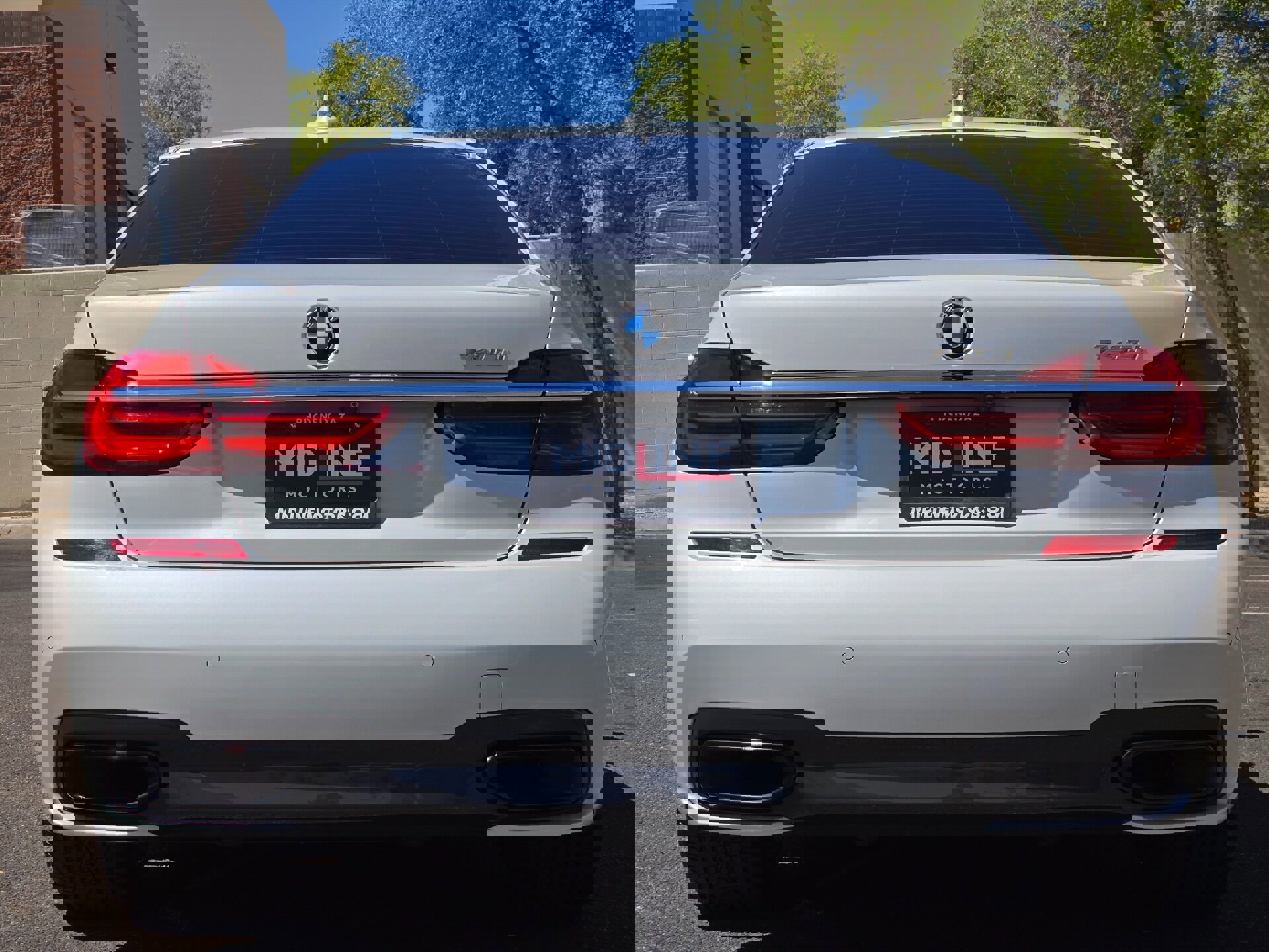 Used 2016 BMW 740i image 9