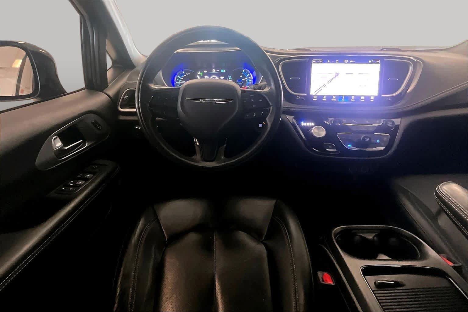 Used 2022 Chrysler Pacifica Touring-L w/ Uconnect Theater Family Group FWD image 5