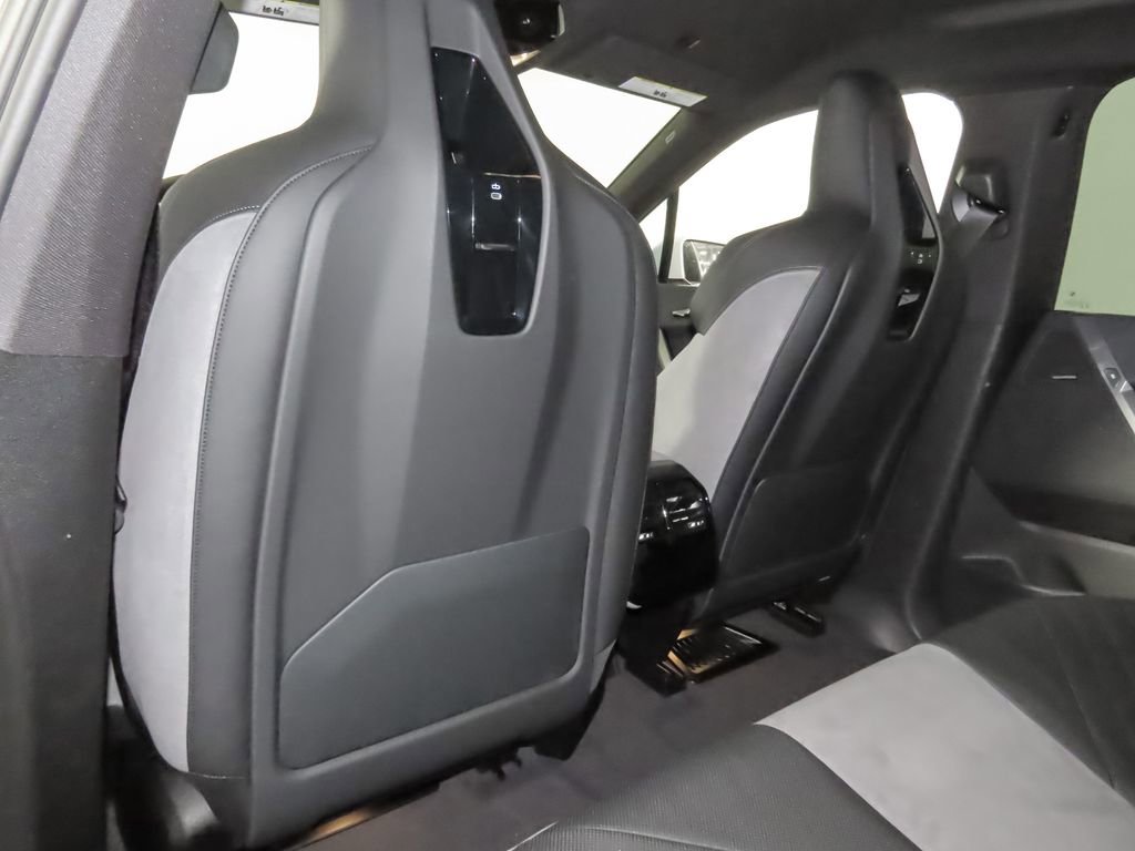 Used 2026 BMW iX xDrive45 w/ M Sport Package image 25