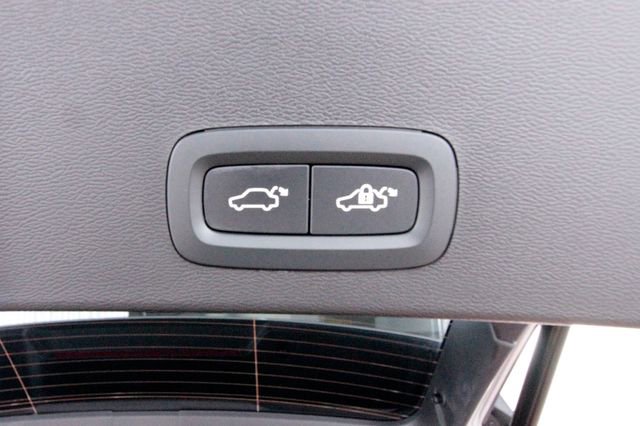 Certified 2025 Volvo XC40 B5 Plus image 26