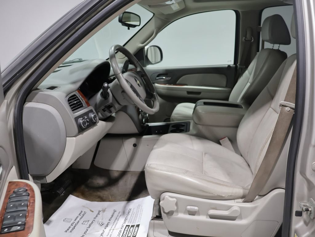 Used 2009 Chevrolet Suburban LT AWD/4WD image 11