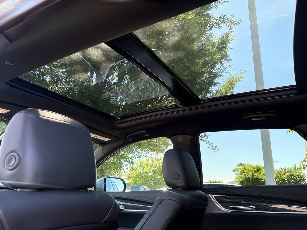 New 2026 Cadillac XT5 Sportv w/ LPO, Floor Liner Package AWD/4WD image 40