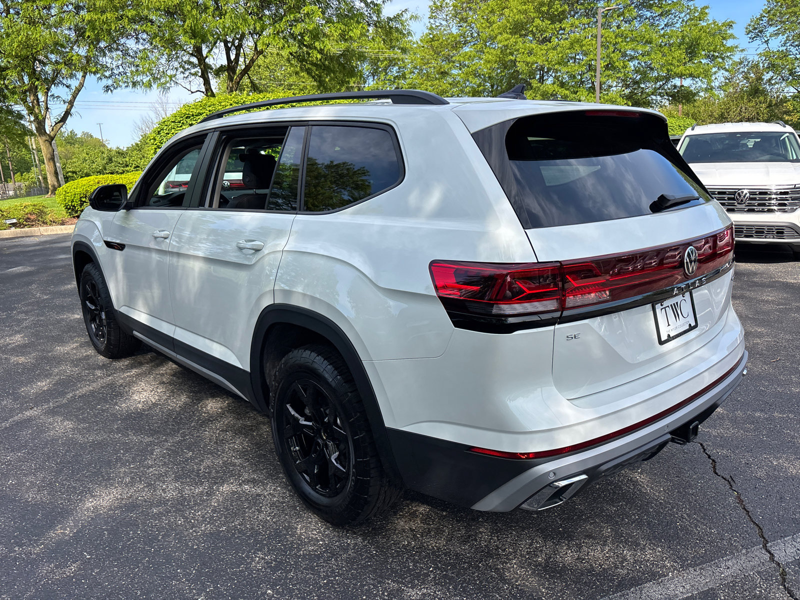 New 2026 Volkswagen Atlas Peak Edition AWD/4WD image 7