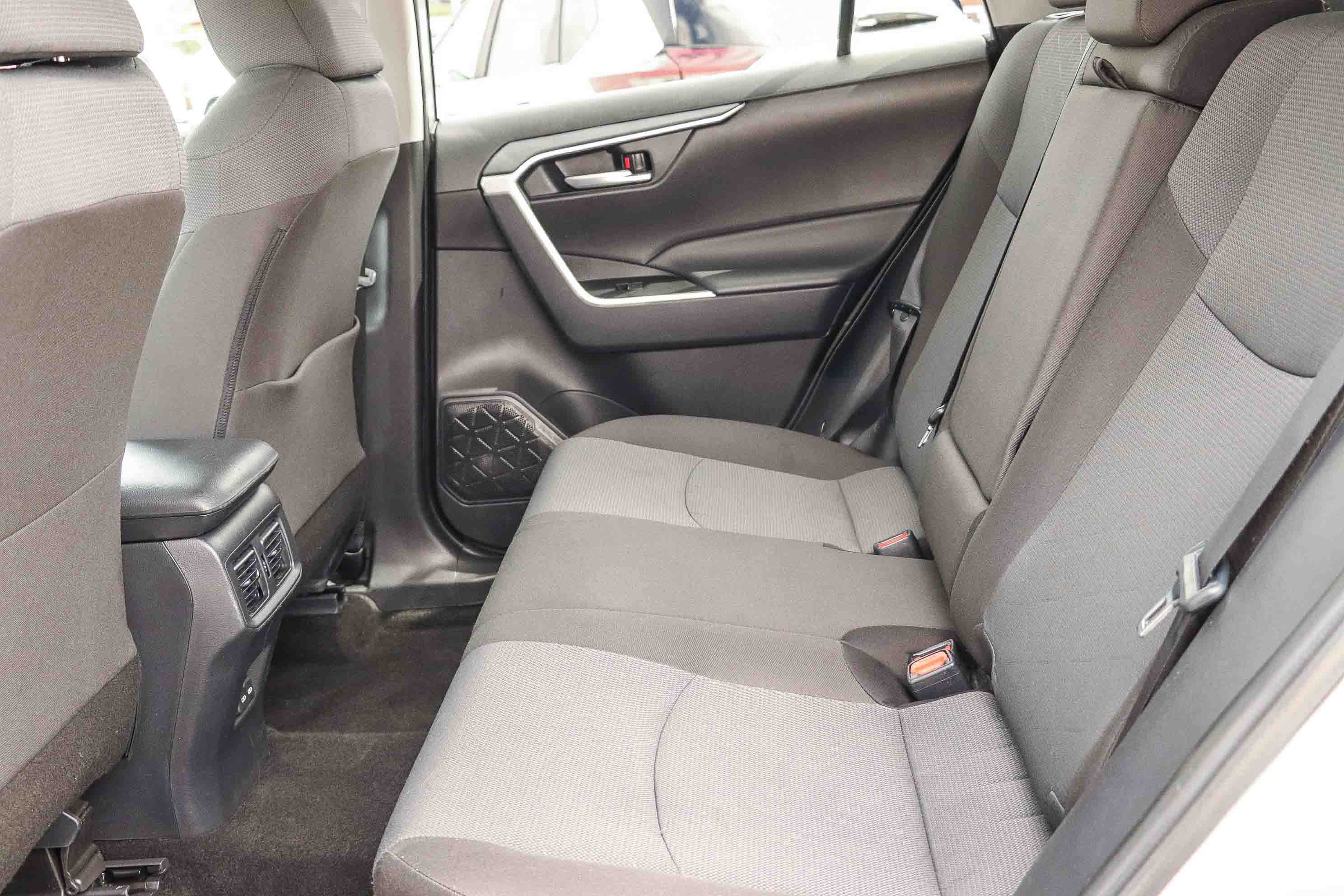 Used 2025 Toyota RAV4 XLE FWD image 18