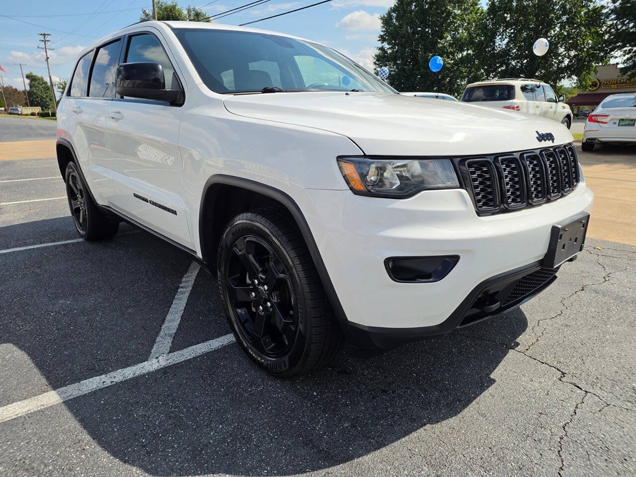 Used 2018 Jeep Grand Cherokee Laredo AWD/4WD image 8