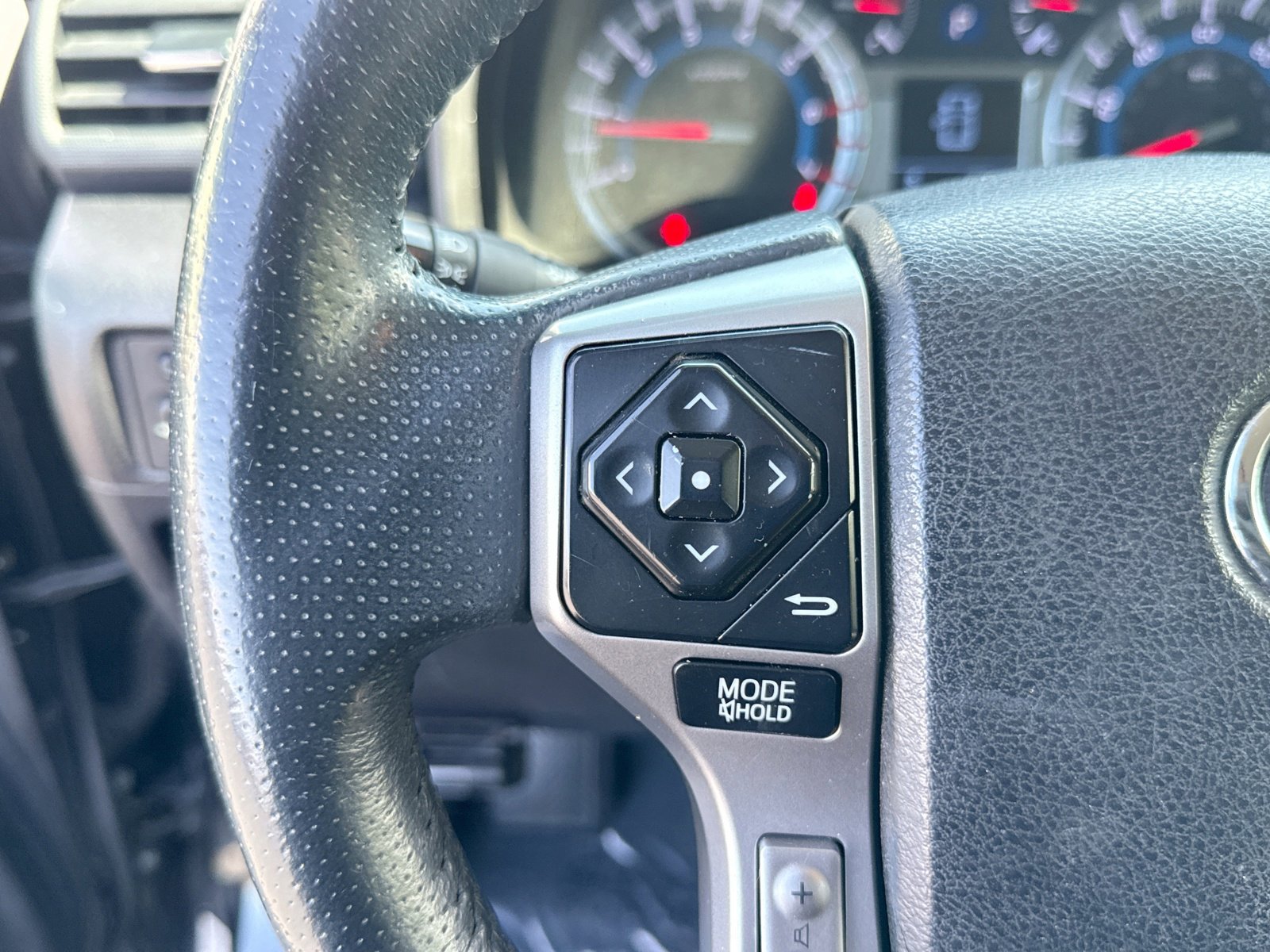 Used 2018 Toyota 4Runner SR5 AWD/4WD image 20