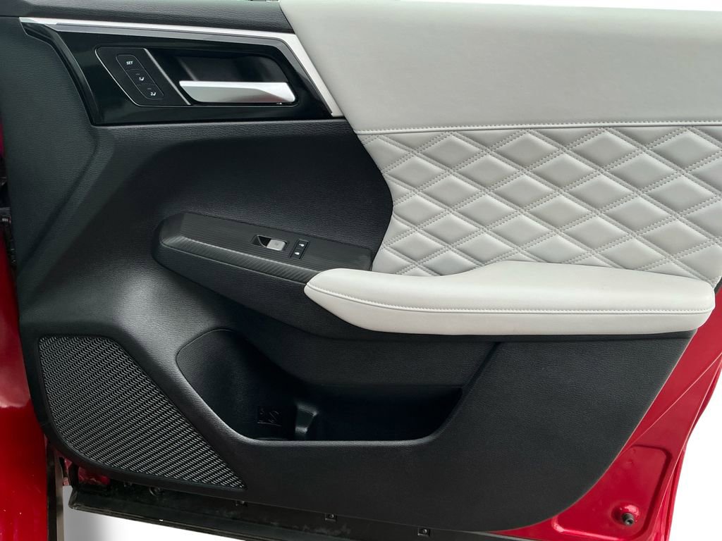 Used 2024 Mitsubishi Outlander SEL image 16