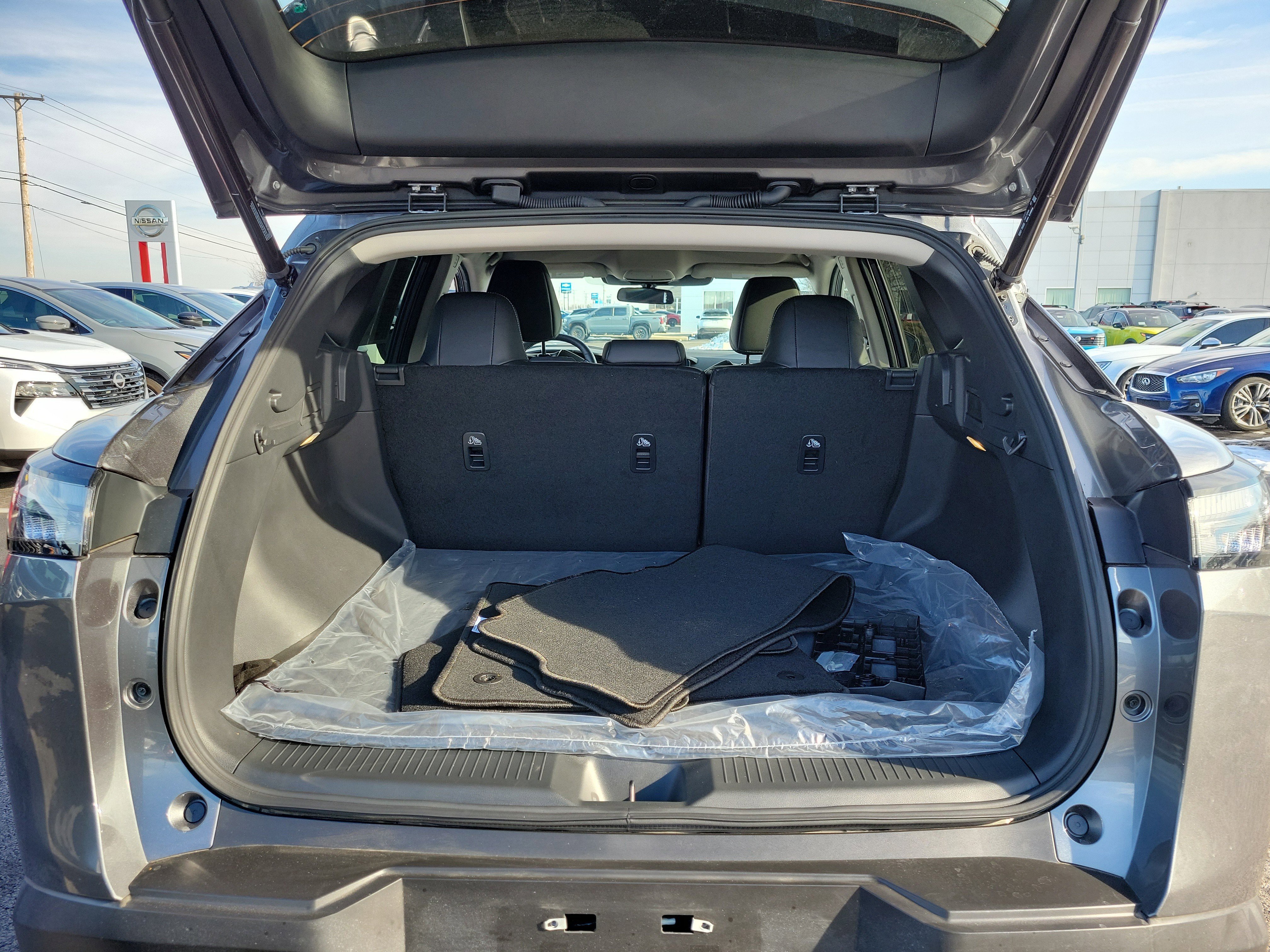 Certified 2025 Nissan Murano SV image 8