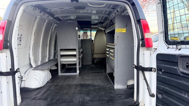 Used 2011 Chevrolet Express 2500 RWD image 23