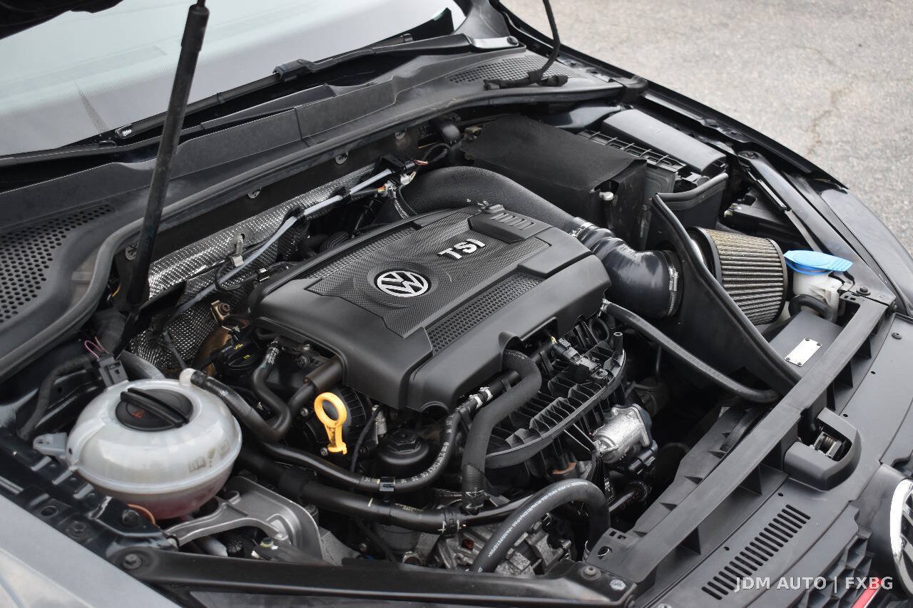 Used 2017 Volkswagen GTI SE FWD image 31