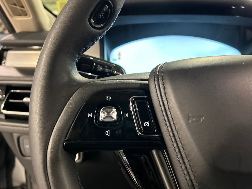 Certified 2023 Lincoln Aviator AWD image 12
