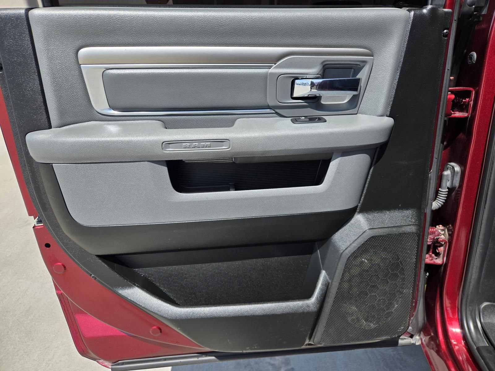 Used 2020 RAM 1500 Classic SLT image 24