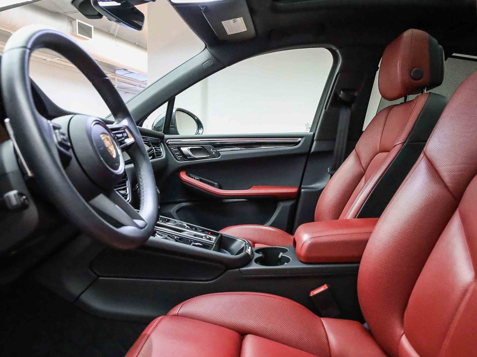 Used 2025 Porsche Macan image 23