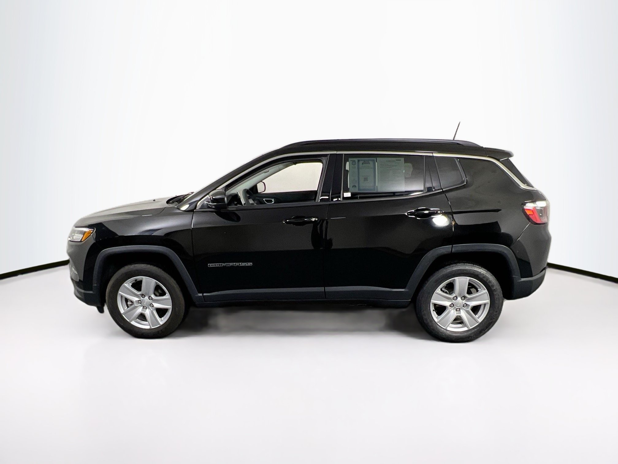 Used 2022 Jeep Compass Latitude AWD/4WD image 8