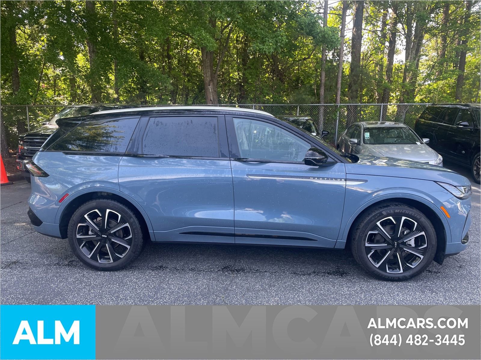 Used 2025 Lincoln Nautilus Reserve AWD/4WD image 5