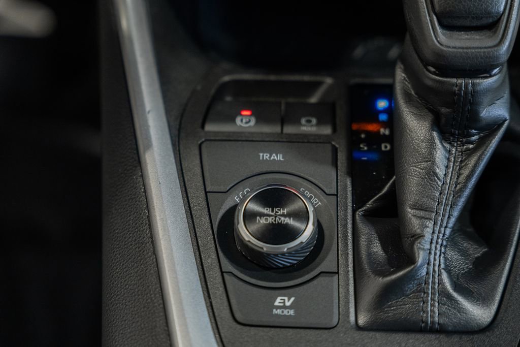 Used 2025 Toyota RAV4 XLE image 24