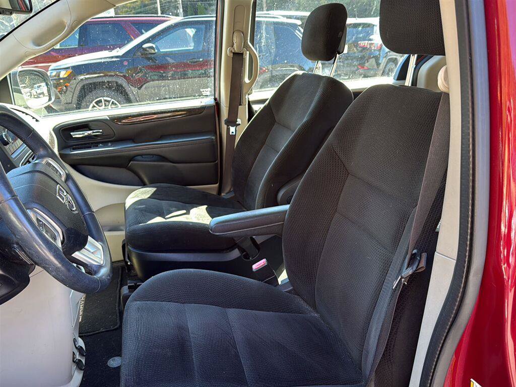 Used 2015 Dodge Grand Caravan American Value Package w/ UConnect Hands-Free Group FWD image 9