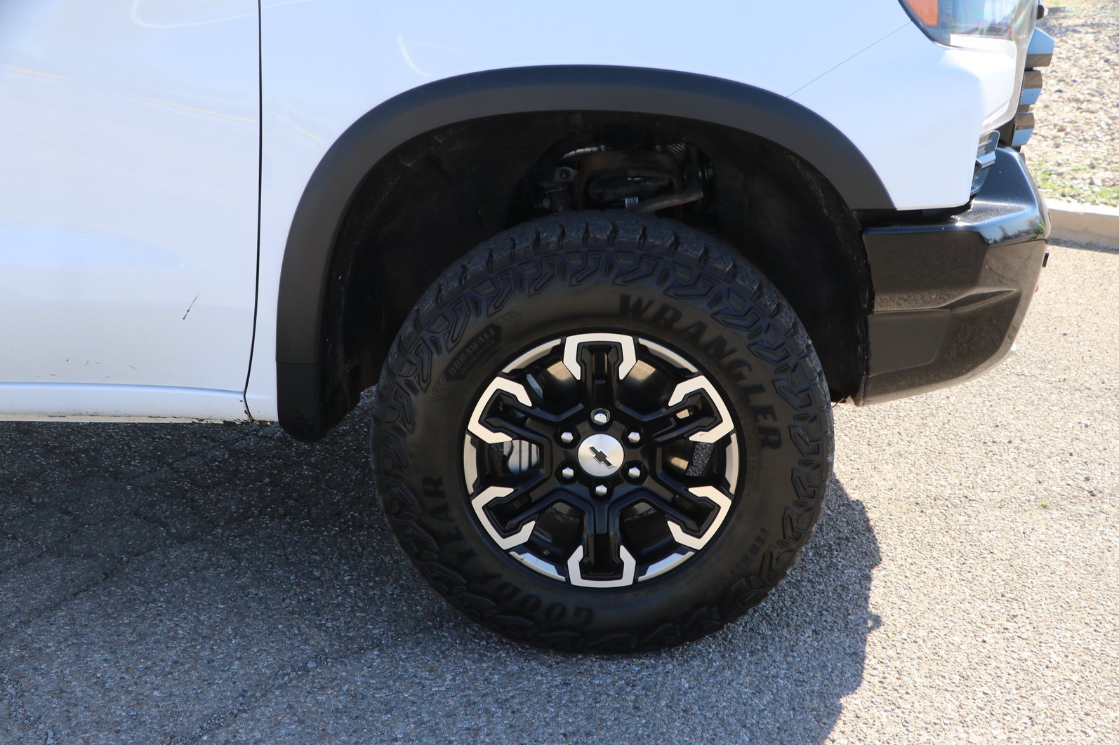 Used 2025 Chevrolet Silverado 1500 ZR2 w/ Technology Package AWD/4WD image 9