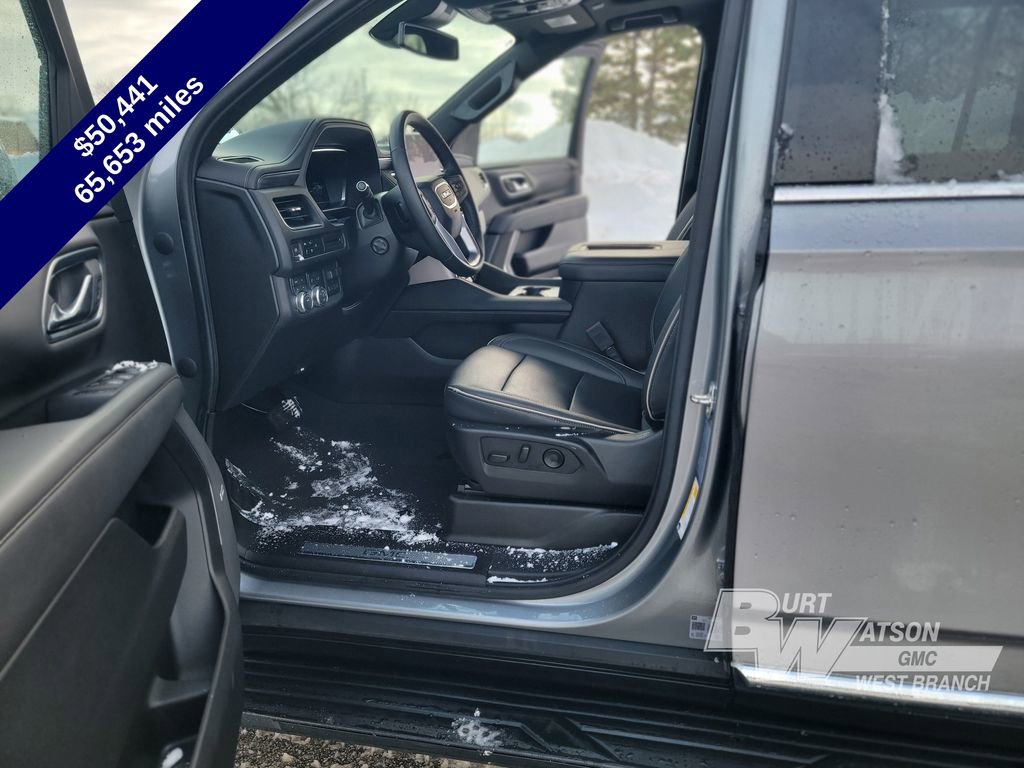 Used 2023 GMC Yukon XL SLT w/ SLT Premium Package image 10