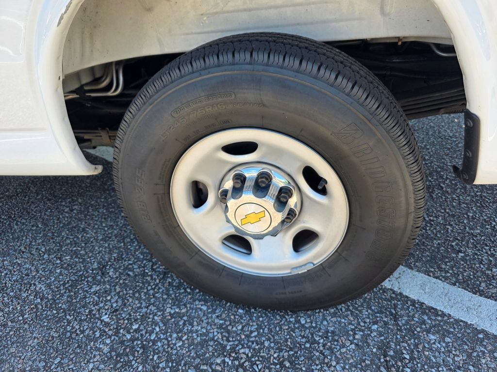 Certified 2025 Chevrolet Express 3500 LT w/ LT Preferred Equipment Group RWD image 12