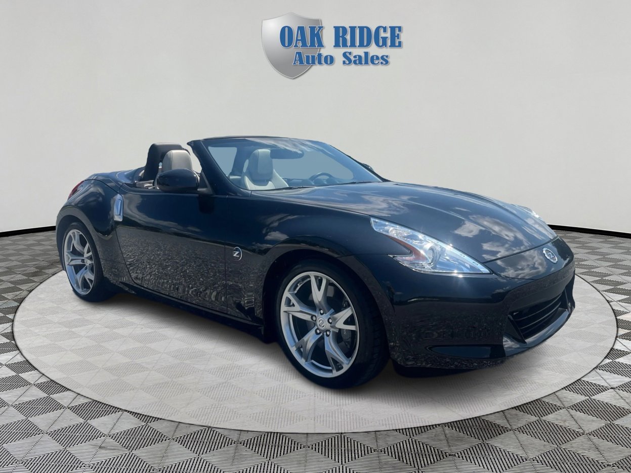 Used 2011 Nissan 370Z Touring w/ Sport Pkg image 3