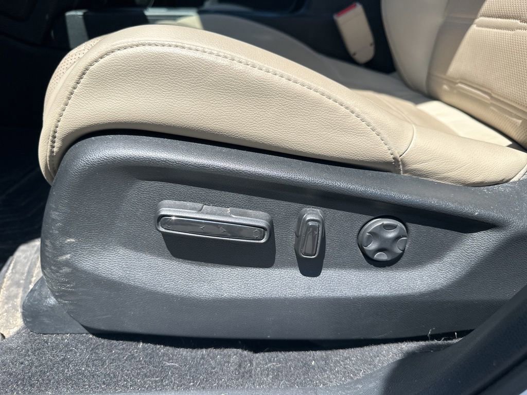 Used 2018 Honda CR-V Touring image 19