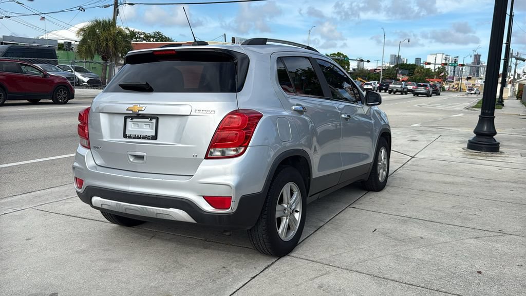 Used 2017 Chevrolet Trax LT w/ LT Convenience Package FWD image 14