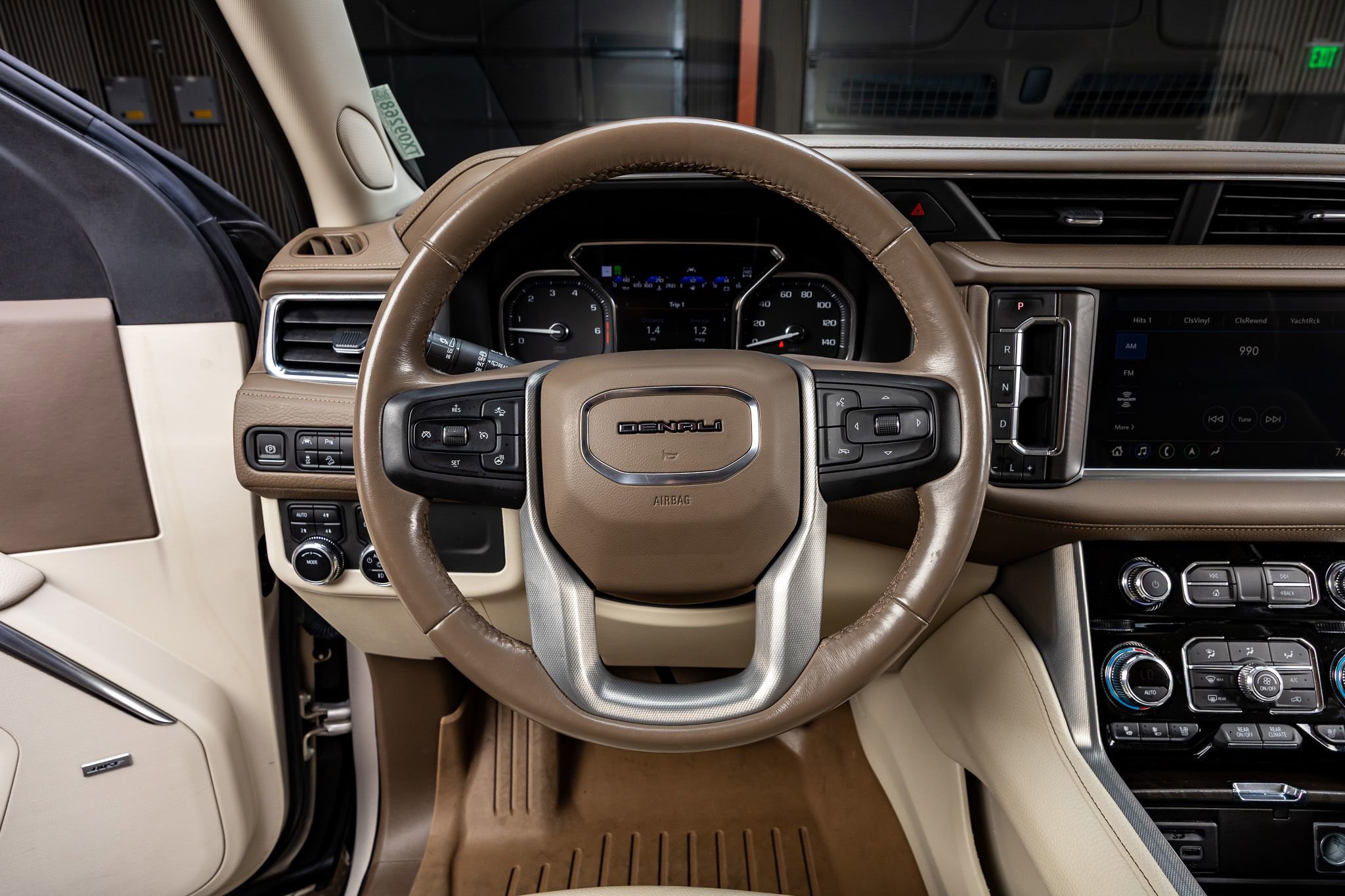 Used 2021 GMC Yukon XL Denali w/ LPO, Illumination Package image 15