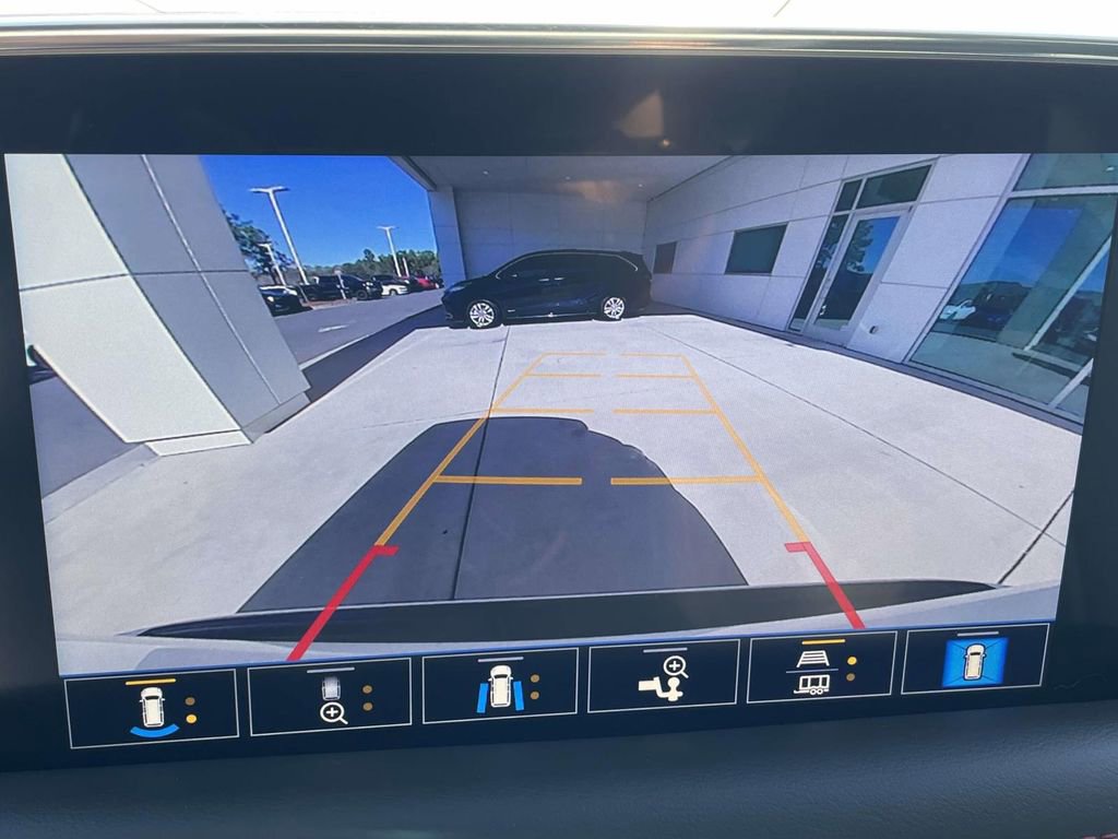 Used 2021 Chevrolet Suburban RST w/ Luxury Package image 30