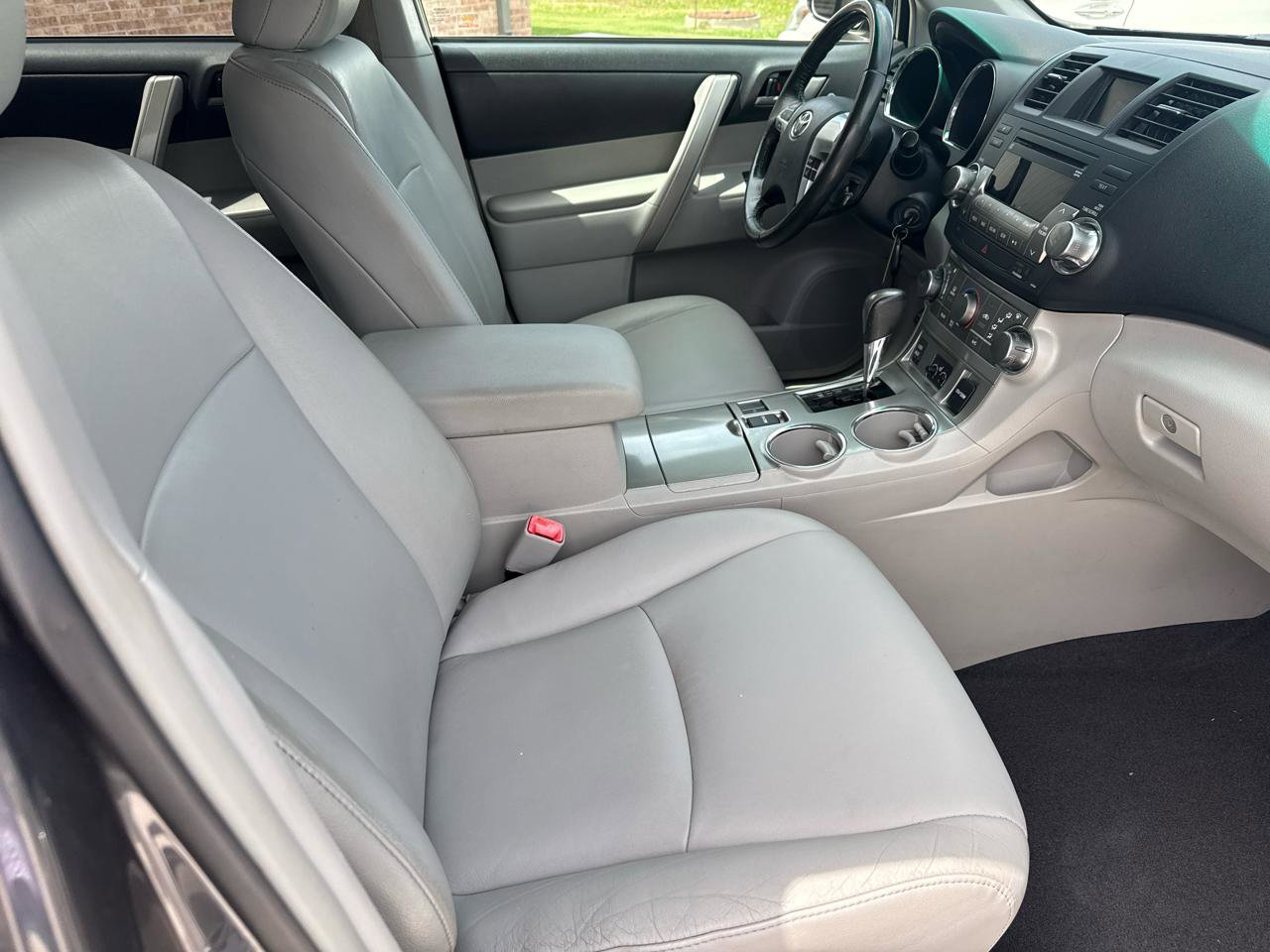 Used 2012 Toyota Highlander SE FWD image 56
