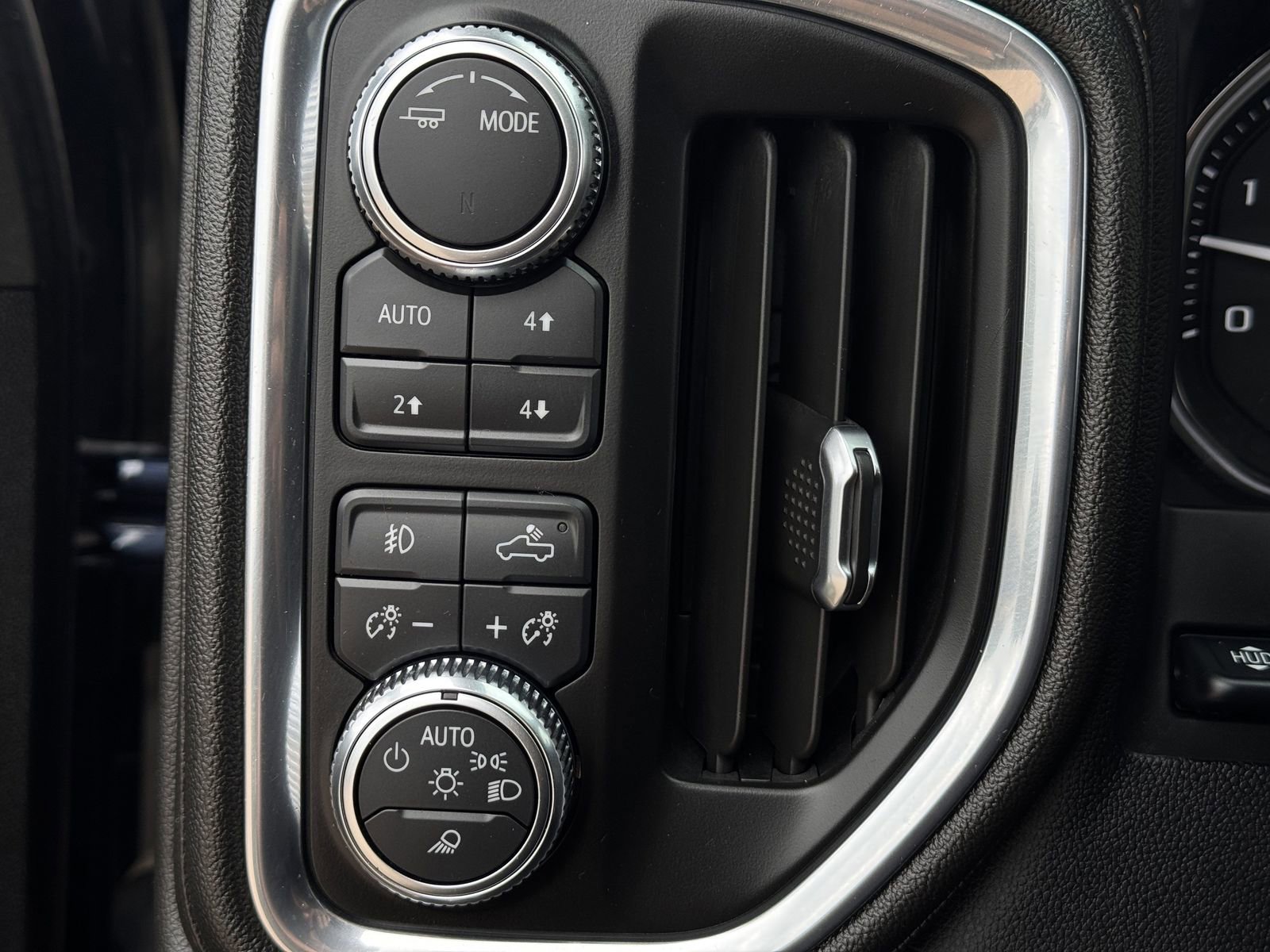 Used 2023 GMC Sierra 2500 AT4 w/ AT4 Premium Plus Package image 24