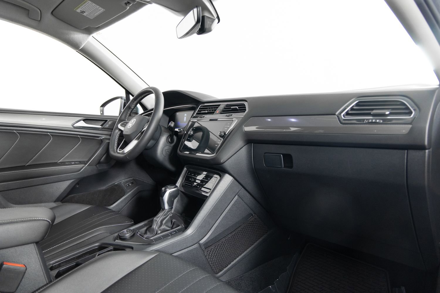 Used 2022 Volkswagen Tiguan SE image 26